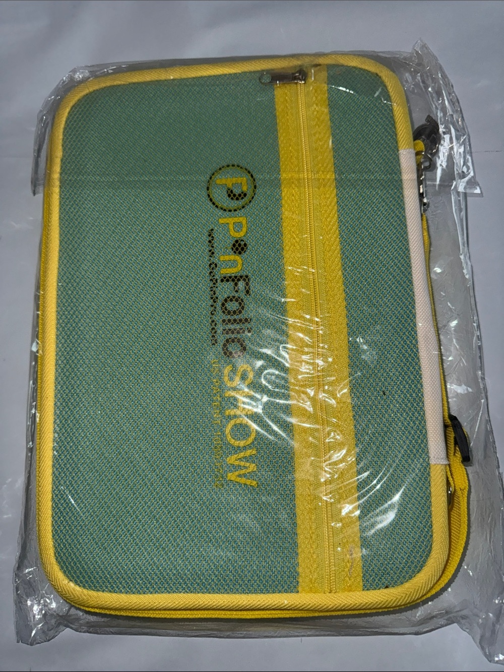 Pinfolio Show - Still in Plastic -Never Used